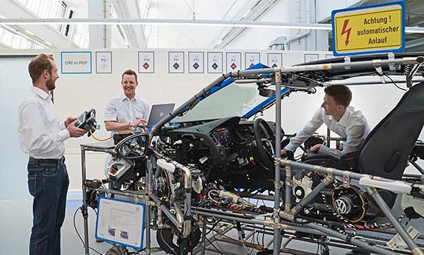 Elektromos offenzíva: a Volkswagen a legjobb mesterek képzésével készül a I. D. család gyártására