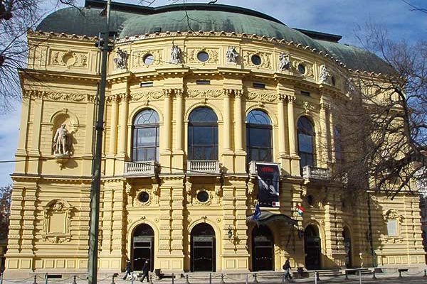Tizennégy bemutatóval várja a közönséget a következő évadban a Szegedi Nemzeti Színház